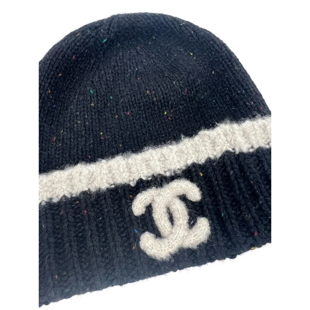 Chanel 2022 Cashmere Silk CC Logo Black Ecru Speckled Beanie Hat